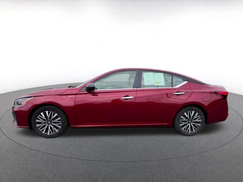 Used 2025 Nissan Altima 2.5 SV FWD image 7