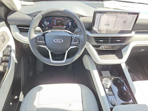 New 2026 Ford Explorer Platinum w/ LUX Leather Package AWD/4WD image 18