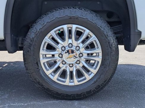 Used 2023 Chevrolet Silverado 2500 High Country w/ Technology Package AWD/4WD image 13