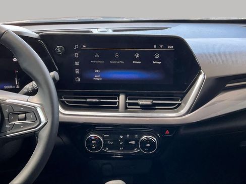 Used 2025 Chevrolet Trax ACTIV FWD image 8