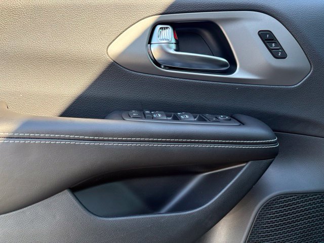 New 2027 Chrysler Pacifica Select FWD image 22