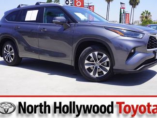 Used 2023 Toyota Highlander XLE FWD video 1