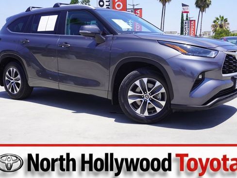 Used 2023 Toyota Highlander XLE FWD image 1