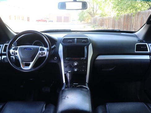Used 2014 Ford Explorer XLT w/ Equipment Group 202A AWD/4WD image 16
