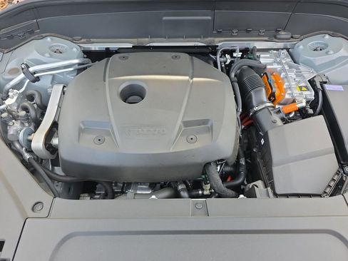 New 2026 Volvo XC90 T8 Plus w/ Protection Package Premier image 35