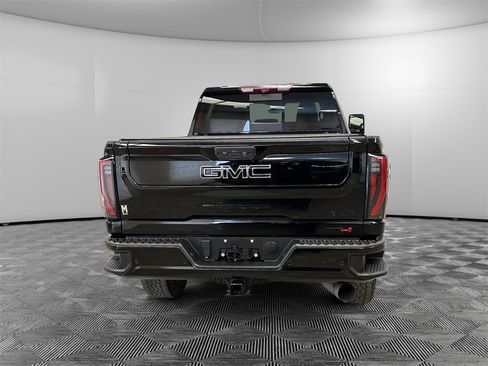 Used 2024 GMC Sierra 2500 AT4 w/ AT4 Premium Plus Package image 4