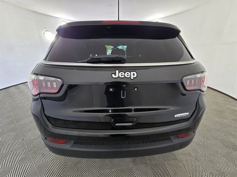 Used 2018 Jeep Compass Latitude image 12