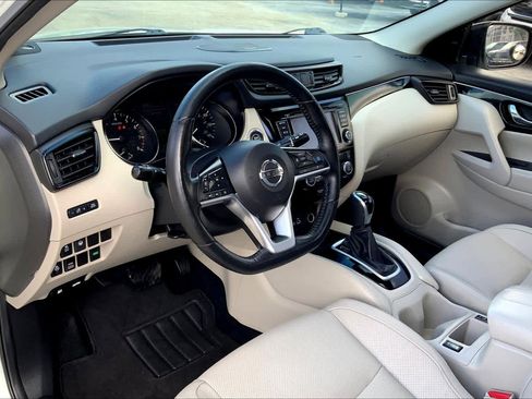 Used 2019 Nissan Rogue Sport SL w/ Premium Package image 16