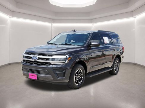 Used 2022 Ford Expedition XLT RWD image 3