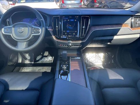 Used 2022 Volvo XC60 B5 Momentum w/ Climate Package image 14