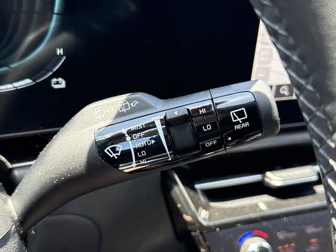 Used 2023 Kia Niro EX Touring FWD image 26