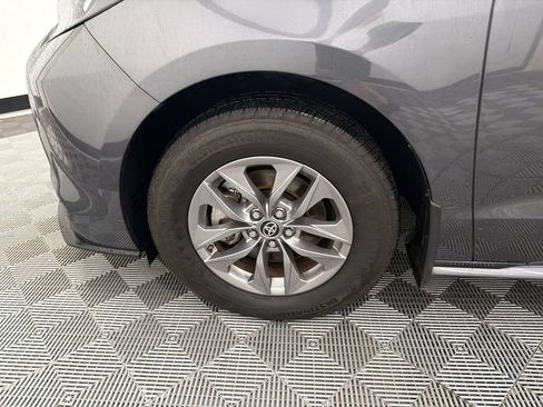 Used 2025 Toyota Sienna LE FWD image 12