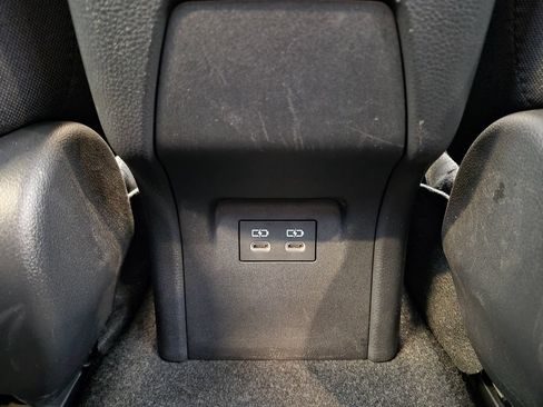 Used 2025 Toyota Prius LE FWD image 27