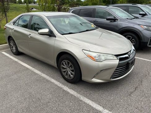 Used 2017 Toyota Camry LE FWD image 5