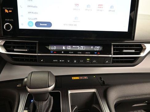 Used 2025 Toyota Sienna XLE FWD image 12