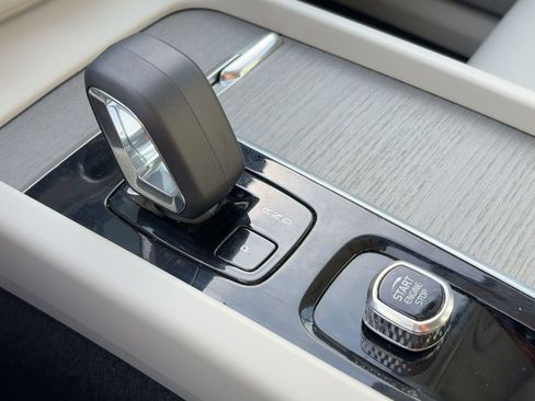 Certified 2023 Volvo XC60 B5 Plus w/ Climate Package image 17