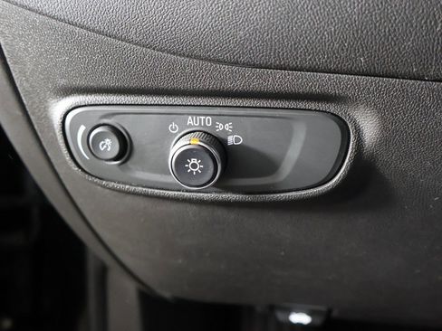 Used 2023 Chevrolet Equinox LT image 33