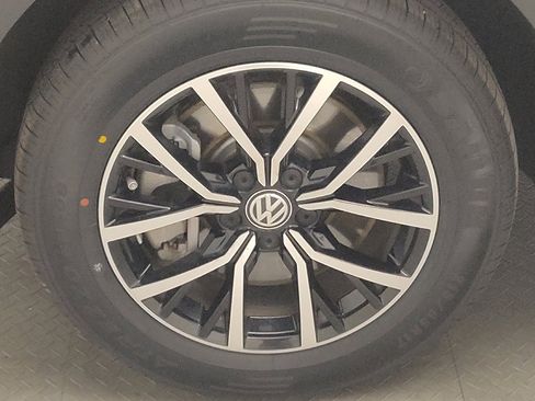 Used 2021 Volkswagen Tiguan S FWD image 31
