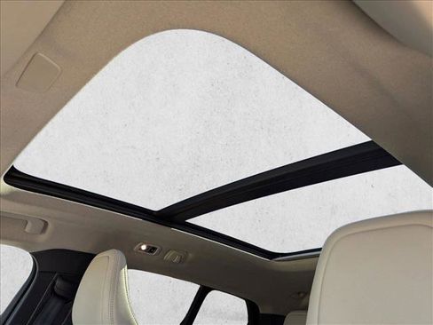 Used 2021 Volvo XC40 T5 Inscription w/ Advanced Package image 17