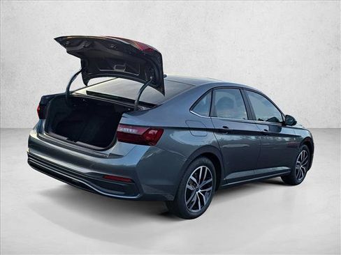 Used 2026 Volkswagen Jetta SE FWD image 2