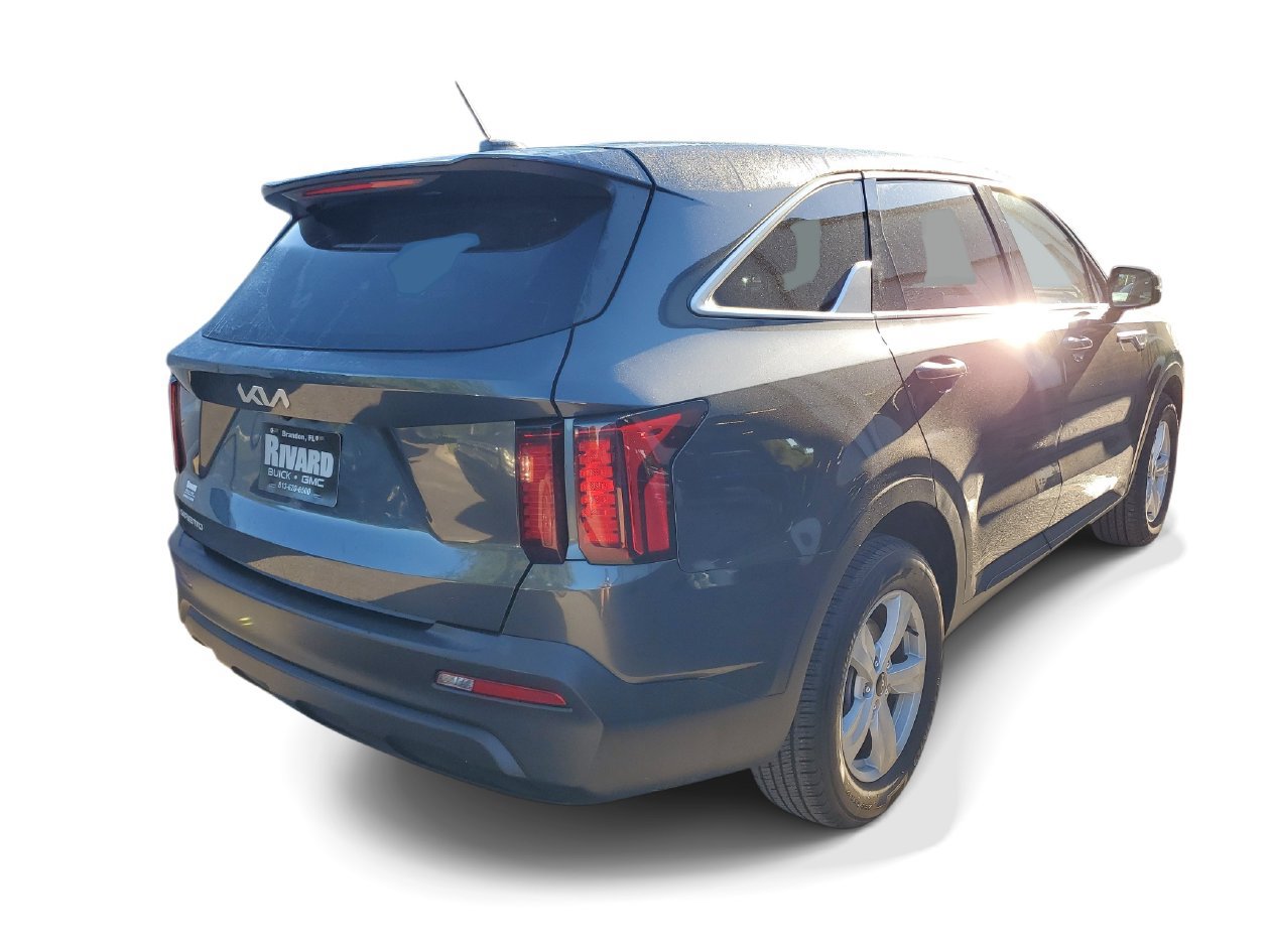 Used 2023 Kia Sorento LX FWD image 4