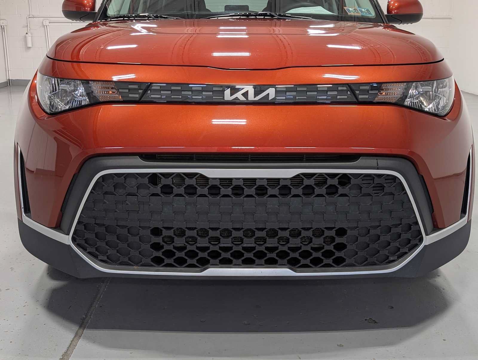 Certified 2023 Kia Soul LX w/ LX Technology Package FWD image 2