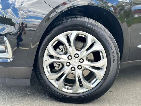 Used 2018 Buick Enclave Avenir w/ Avenir Technology Package AWD/4WD image 2
