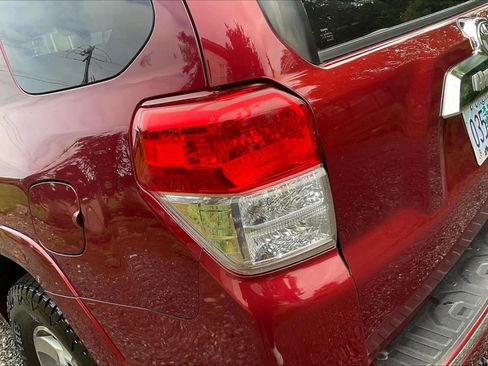 Used 2011 Toyota 4Runner SR5 w/ Convenience Pkg image 22