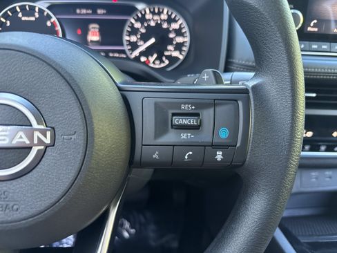 Used 2024 Nissan Rogue SV FWD image 22