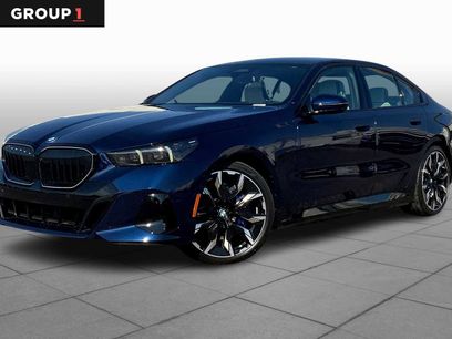 New 2026 BMW 550e xDrive w/ Premium Package
