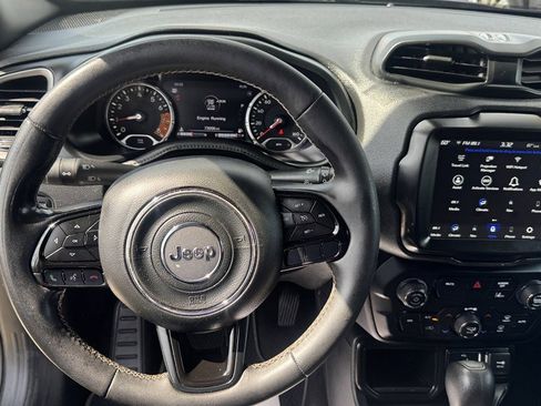 Used 2021 Jeep Renegade Latitude FWD image 16