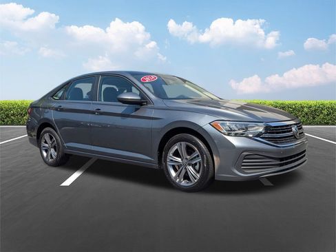 Used 2024 Volkswagen Jetta SE FWD image 2
