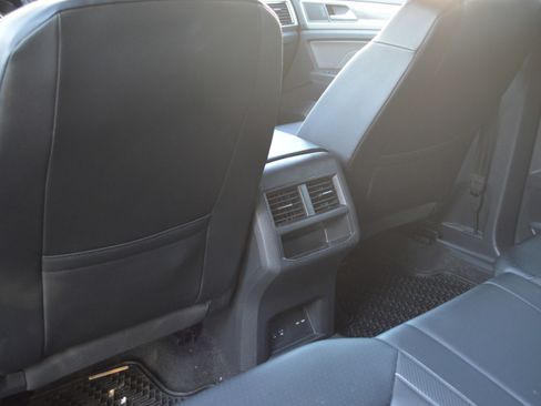 Used 2022 Volkswagen Atlas Cross Sport SE image 28