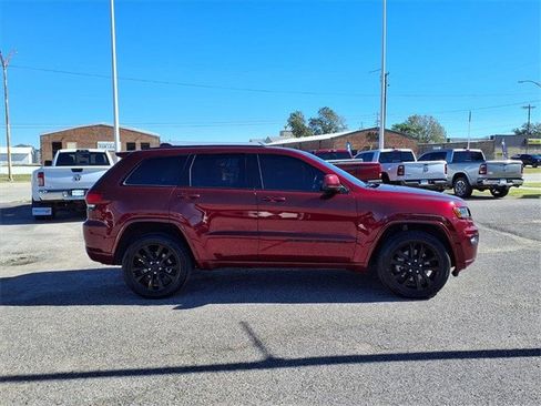 Used 2022 Jeep Grand Cherokee Laredo X image 2