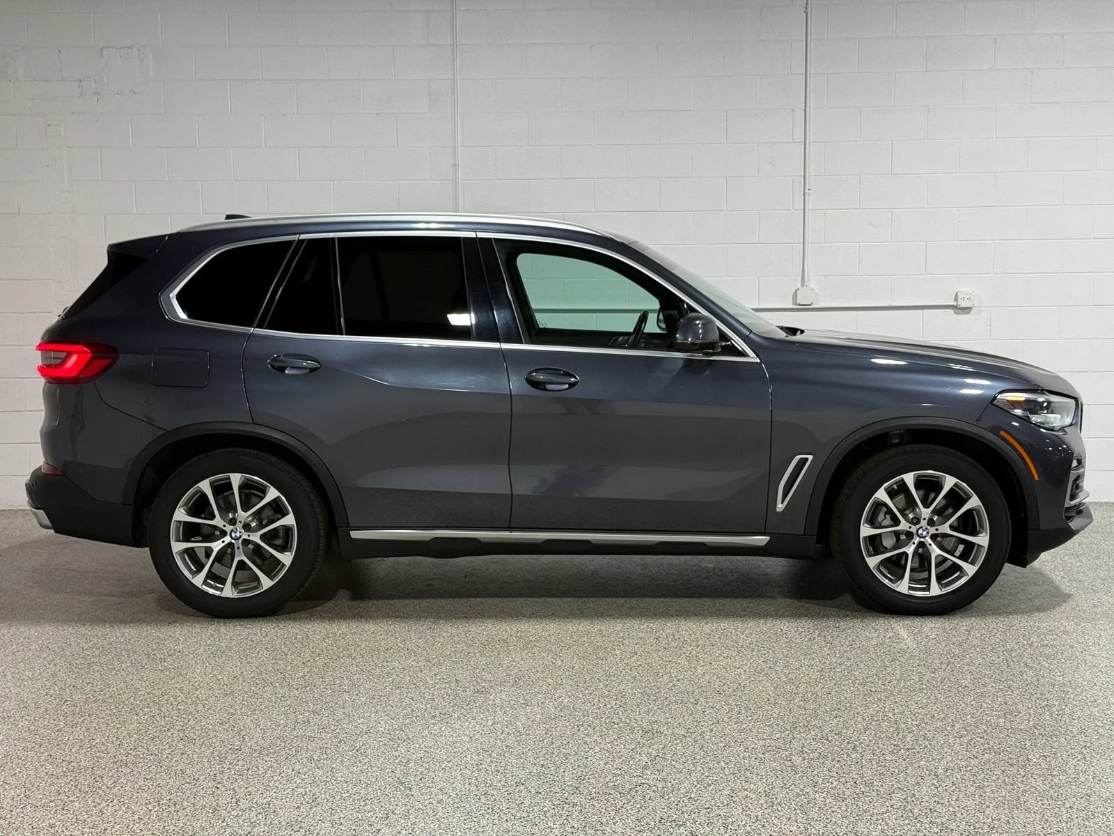 Used 2019 BMW X5 xDrive40i w/ Convenience Package AWD/4WD image 5
