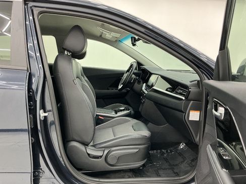 Used 2020 Kia Niro EX w/ Cold Weather Package FWD image 15