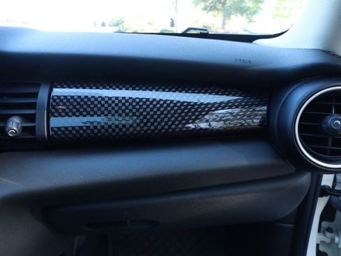 Used 2015 MINI Cooper S image 22