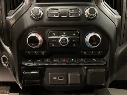 Used 2021 GMC Sierra 1500 AT4 w/ AT4 Premium Package image 12