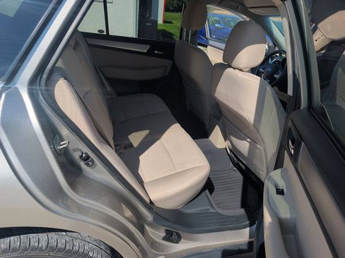 Used 2017 Subaru Outback 2.5i Premium AWD/4WD image 16