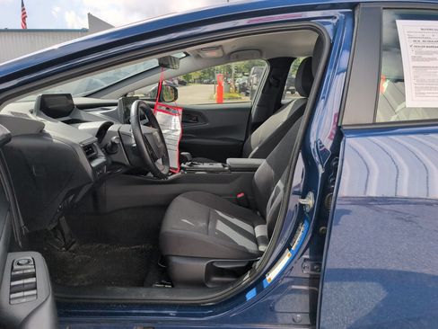 Used 2025 Toyota Prius LE FWD image 10