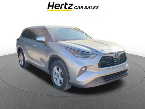 Used 2025 Toyota Highlander LE image 1