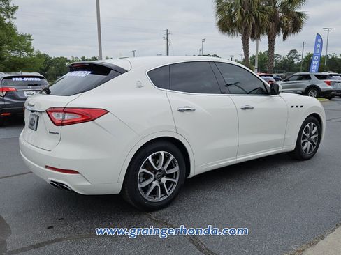Used 2020 Maserati Levante AWD/4WD image 5