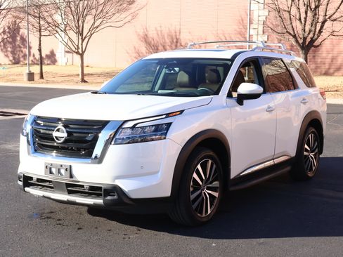 Used 2024 Nissan Pathfinder Platinum image 36
