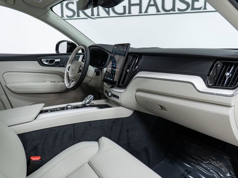 New 2026 Volvo XC60 B5 Ultra w/ Climate Package image 21