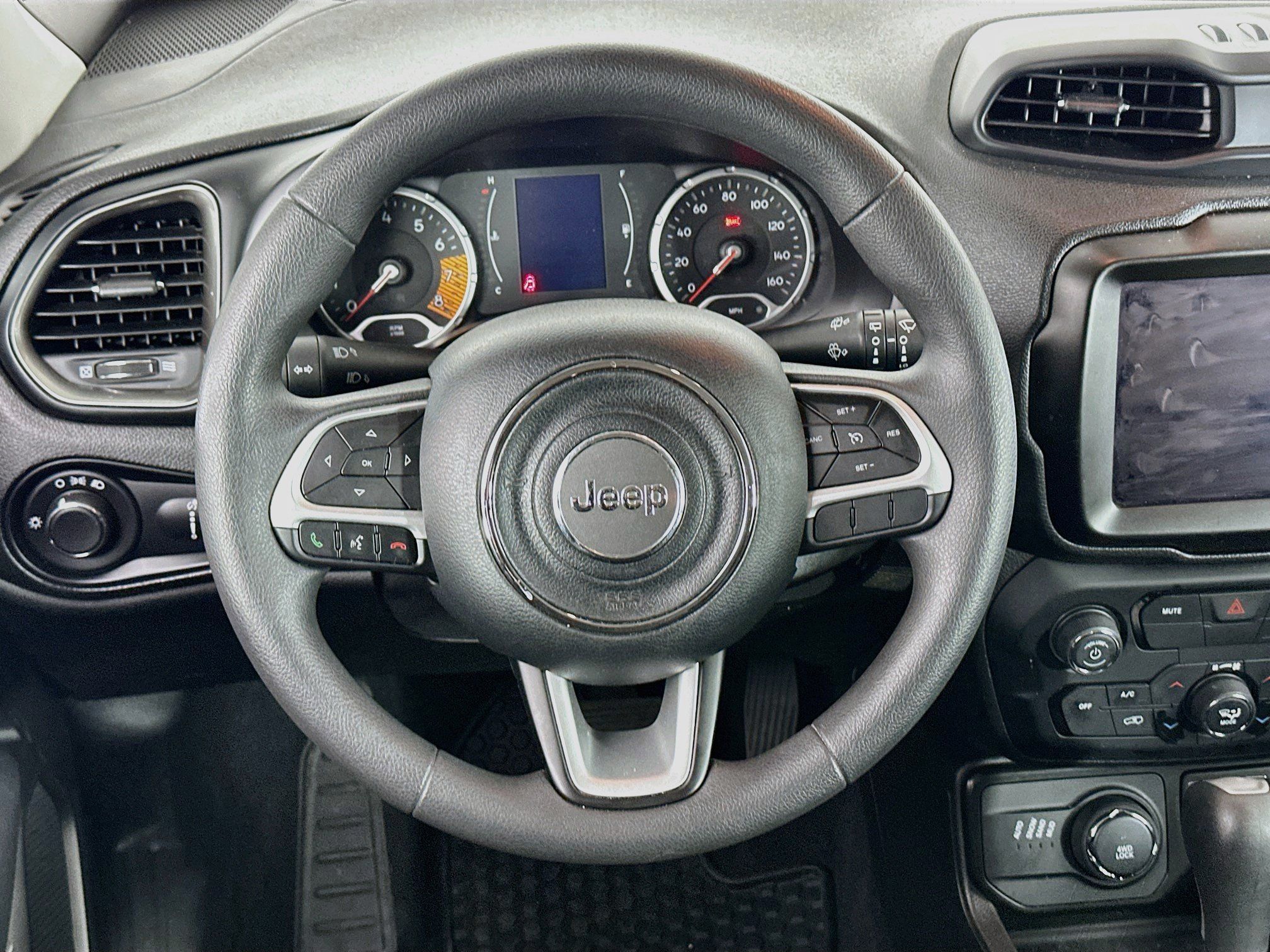 Used 2023 Jeep Renegade Latitude AWD/4WD image 18