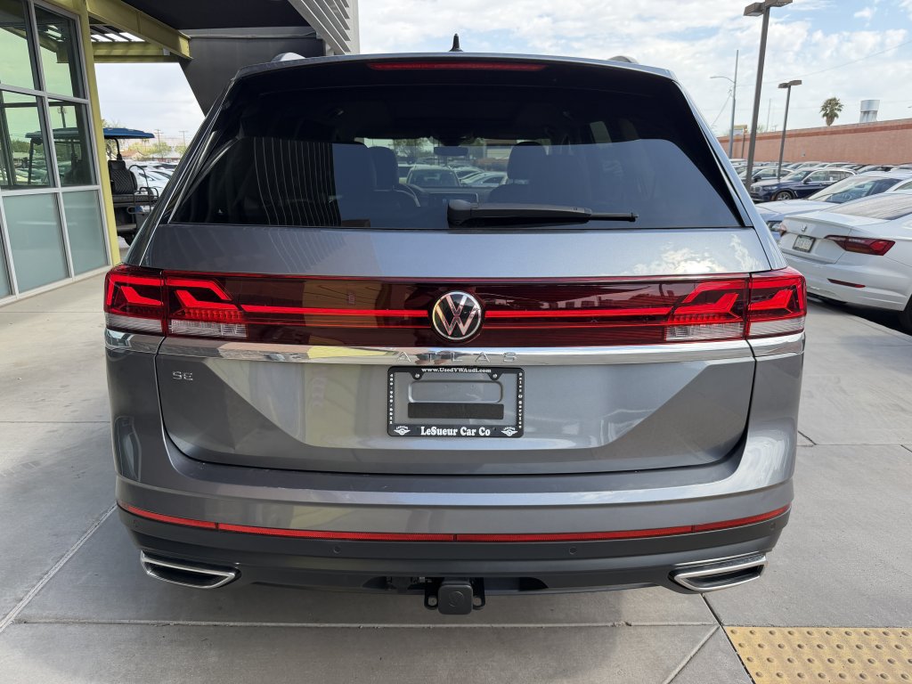 Used 2024 Volkswagen Atlas SE w/ Panoramic Sunroof Package FWD image 13