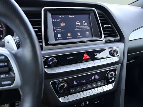 Used 2019 Hyundai Sonata Sport w/ Tech Package 03 FWD image 18