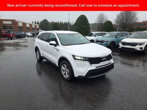 Used 2023 Kia Sorento LX image 7