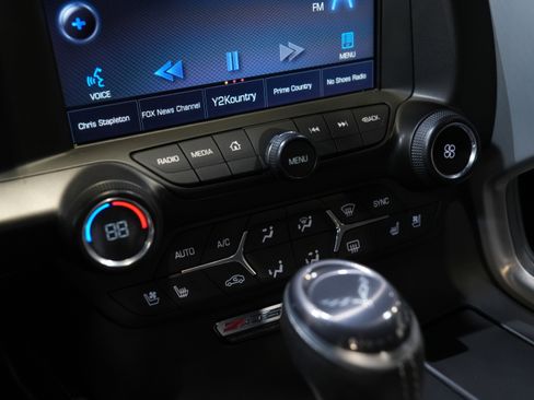 Used 2015 Chevrolet Corvette Z06 w/ 3LZ Preferred Equipment Group image 40