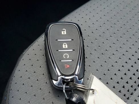 Used 2025 Chevrolet Trax LT FWD image 31